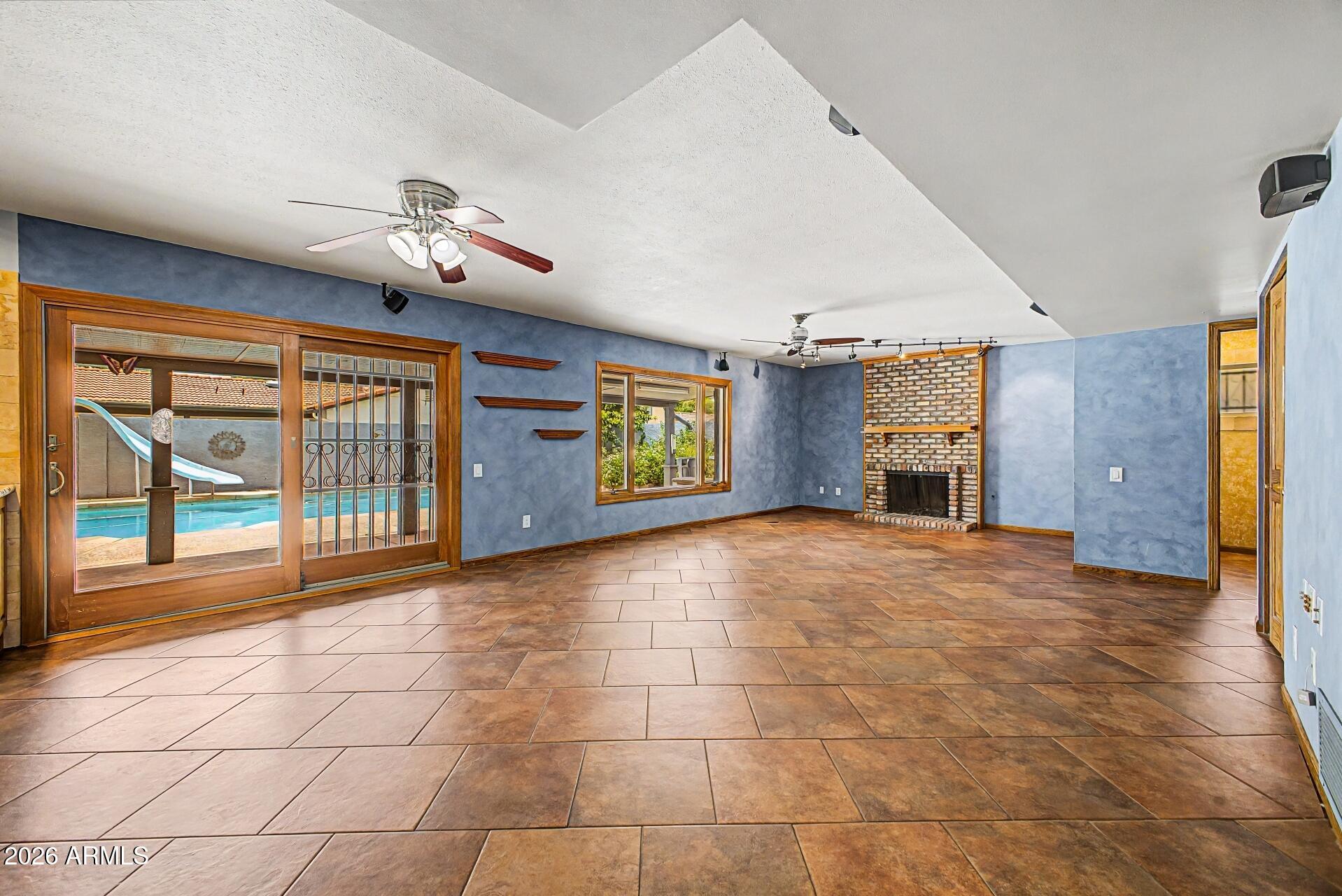 1539 E WESTWIND Way