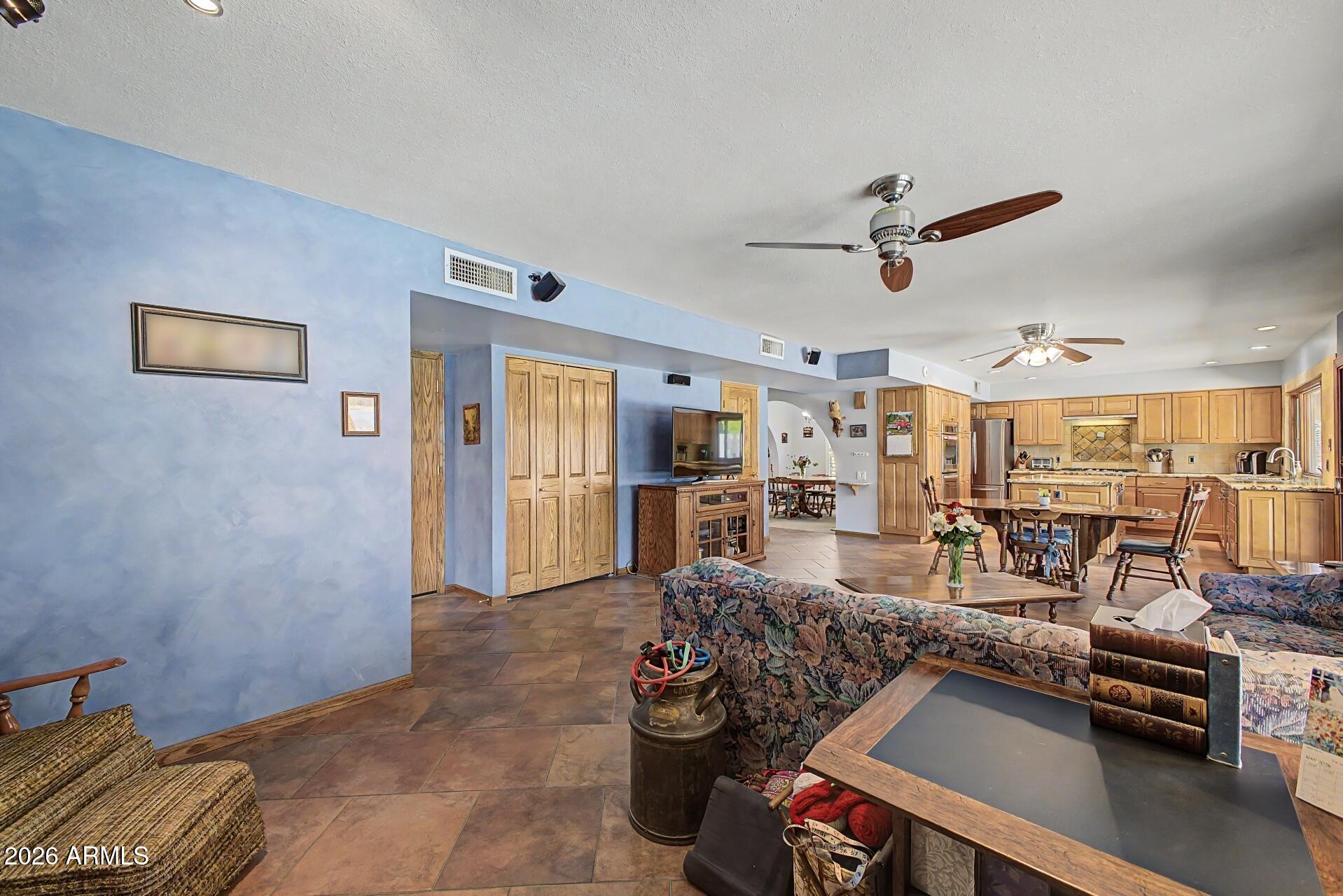 1539 E WESTWIND Way