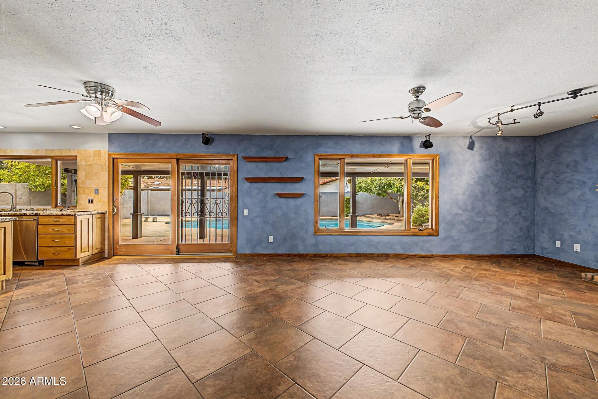 1539 E WESTWIND Way