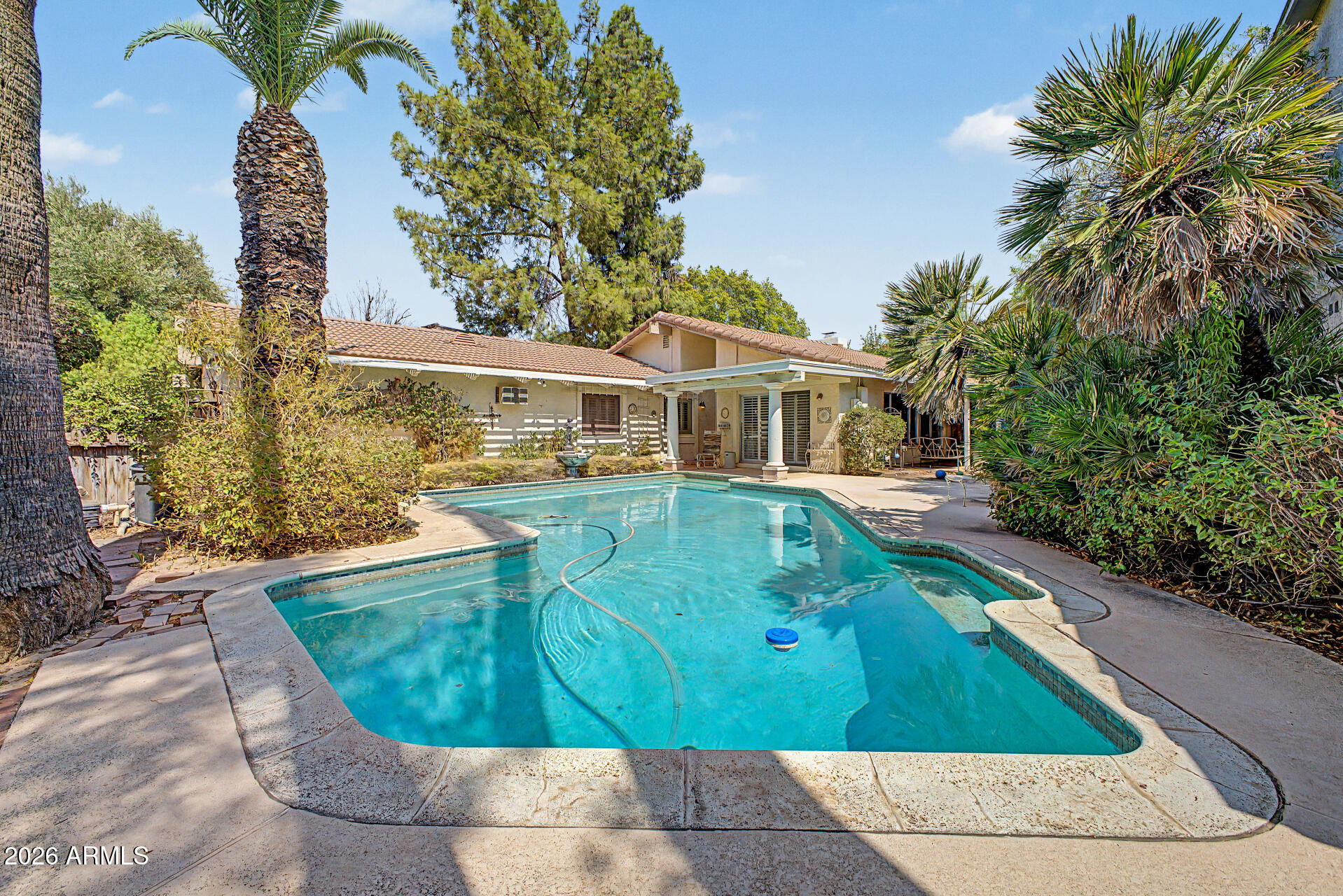 1518 E NORTHSHORE Drive