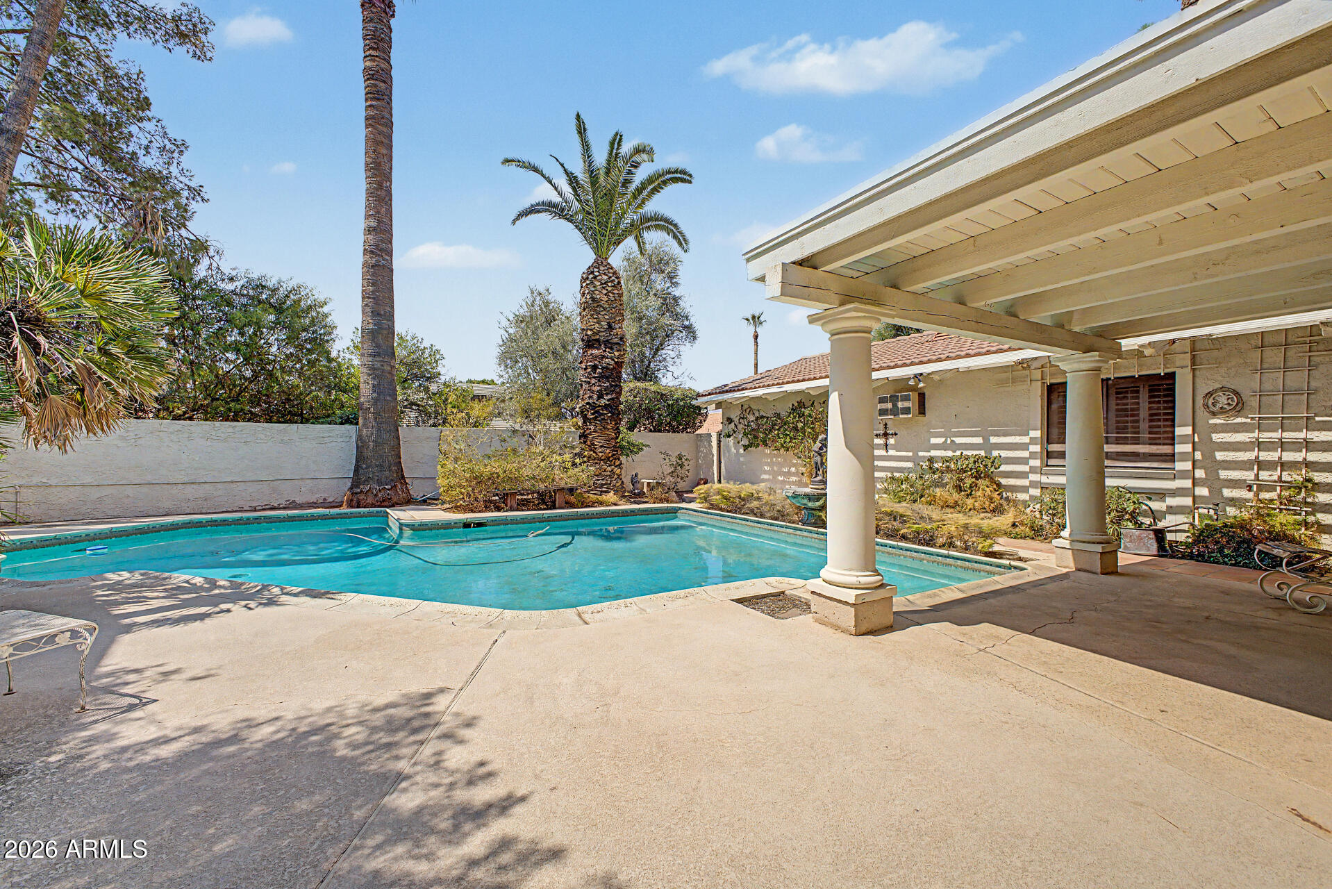 1518 E NORTHSHORE Drive
