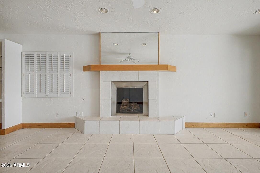 1071 E SANDPIPER Drive