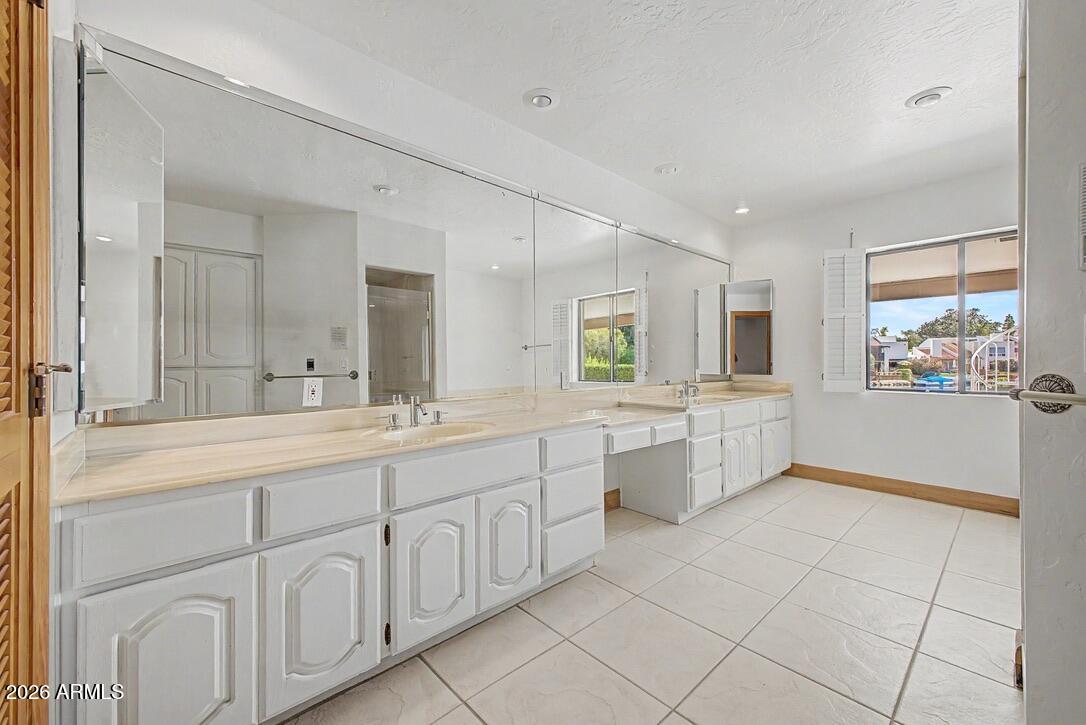 1071 E SANDPIPER Drive