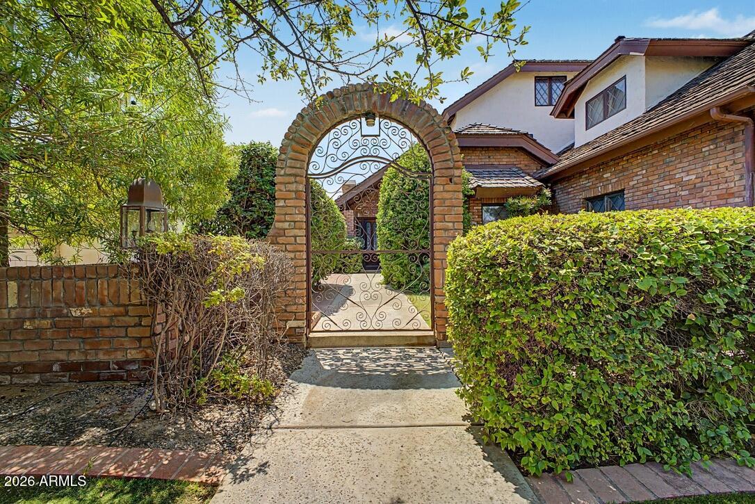 1071 E SANDPIPER Drive