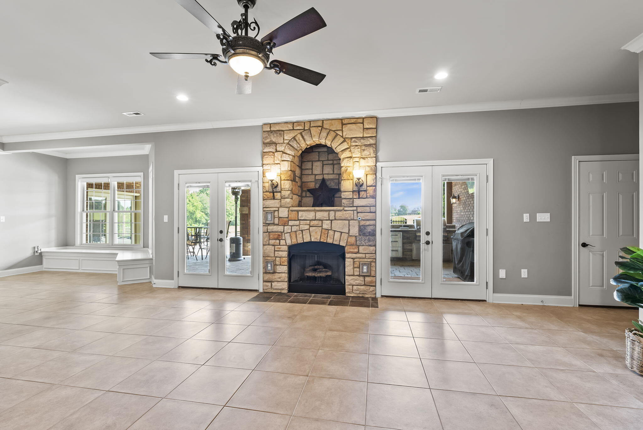 127 King Fisher Way