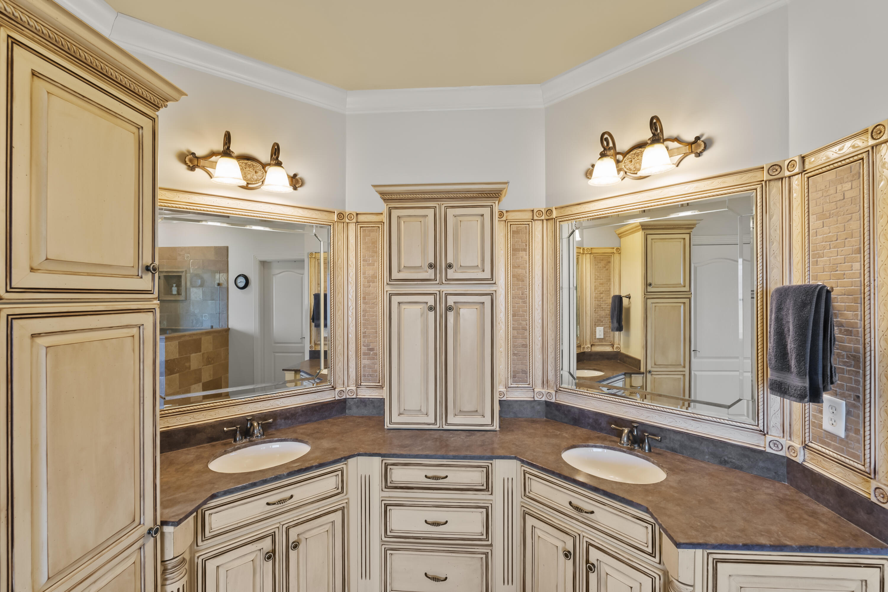 127 King Fisher Way
