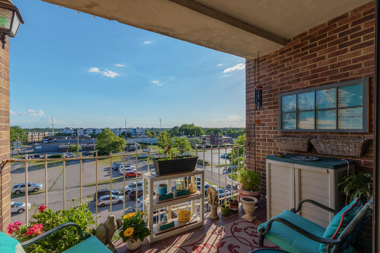 355 South Broadway, 204