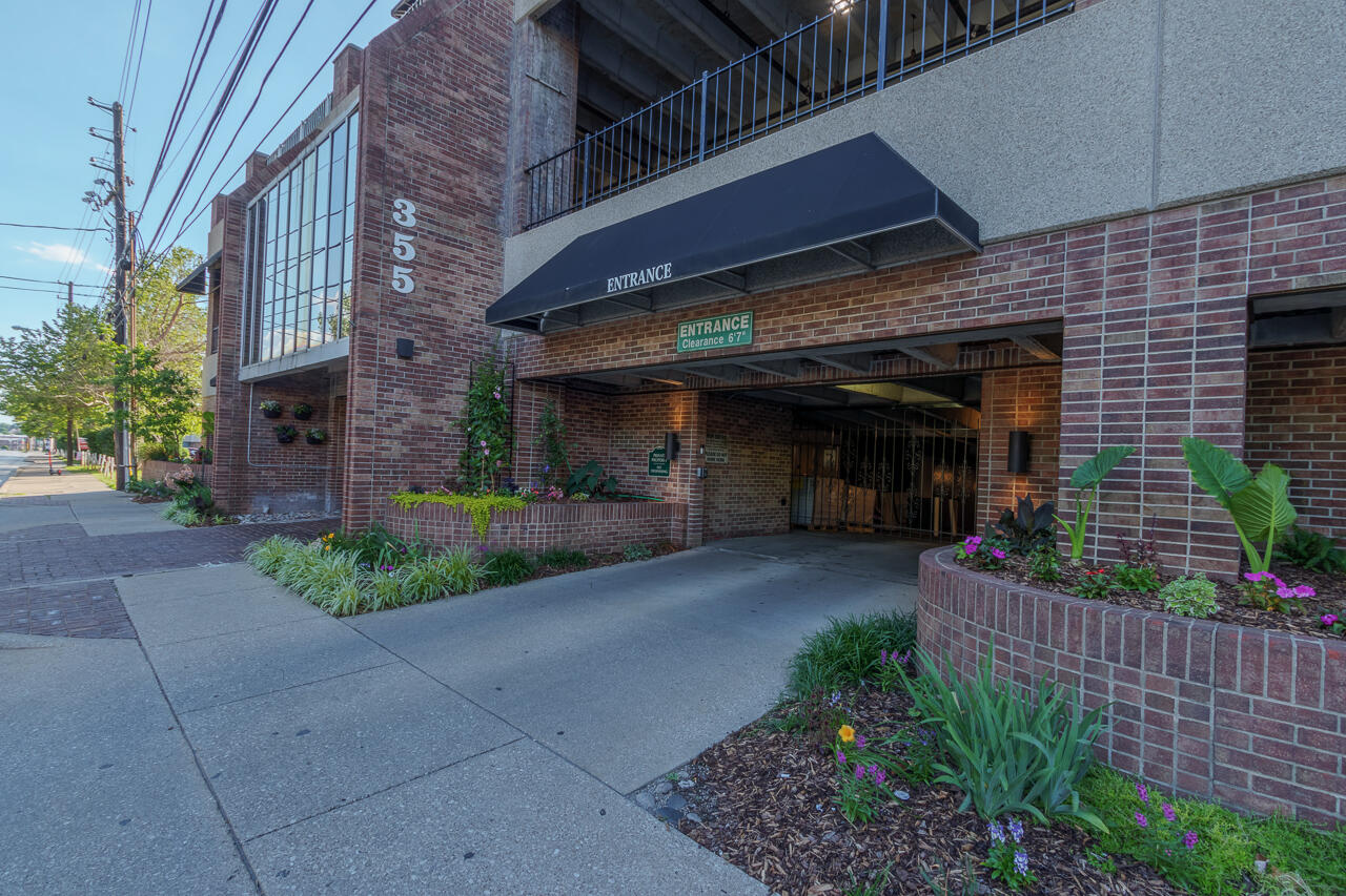 355 South Broadway, 204