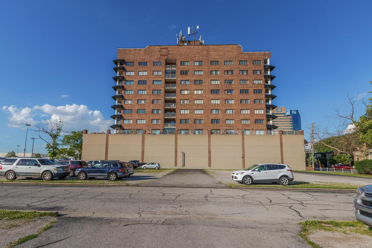 355 South Broadway, 204