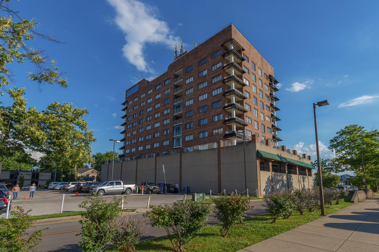355 South Broadway, 204