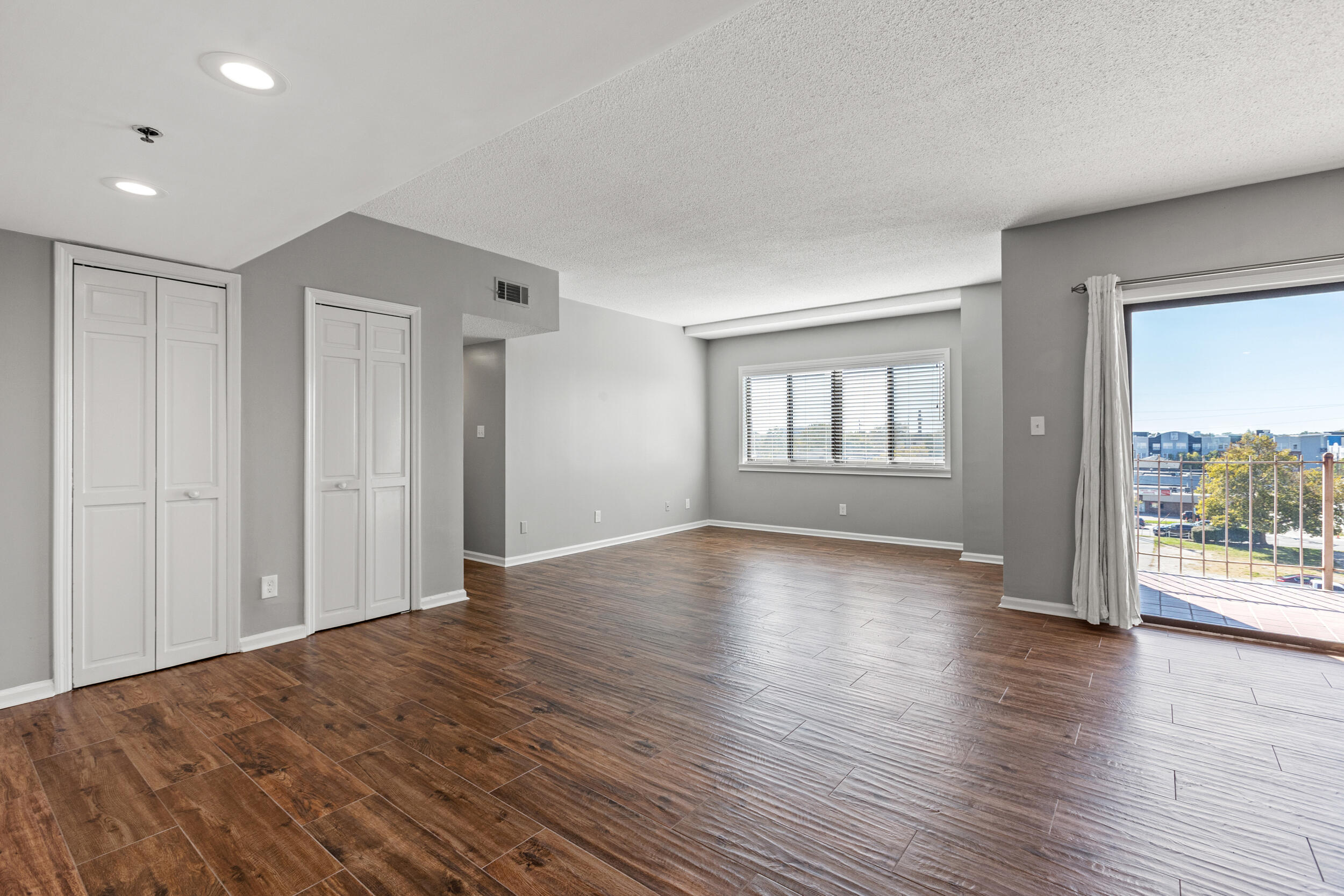355 South Broadway, 204
