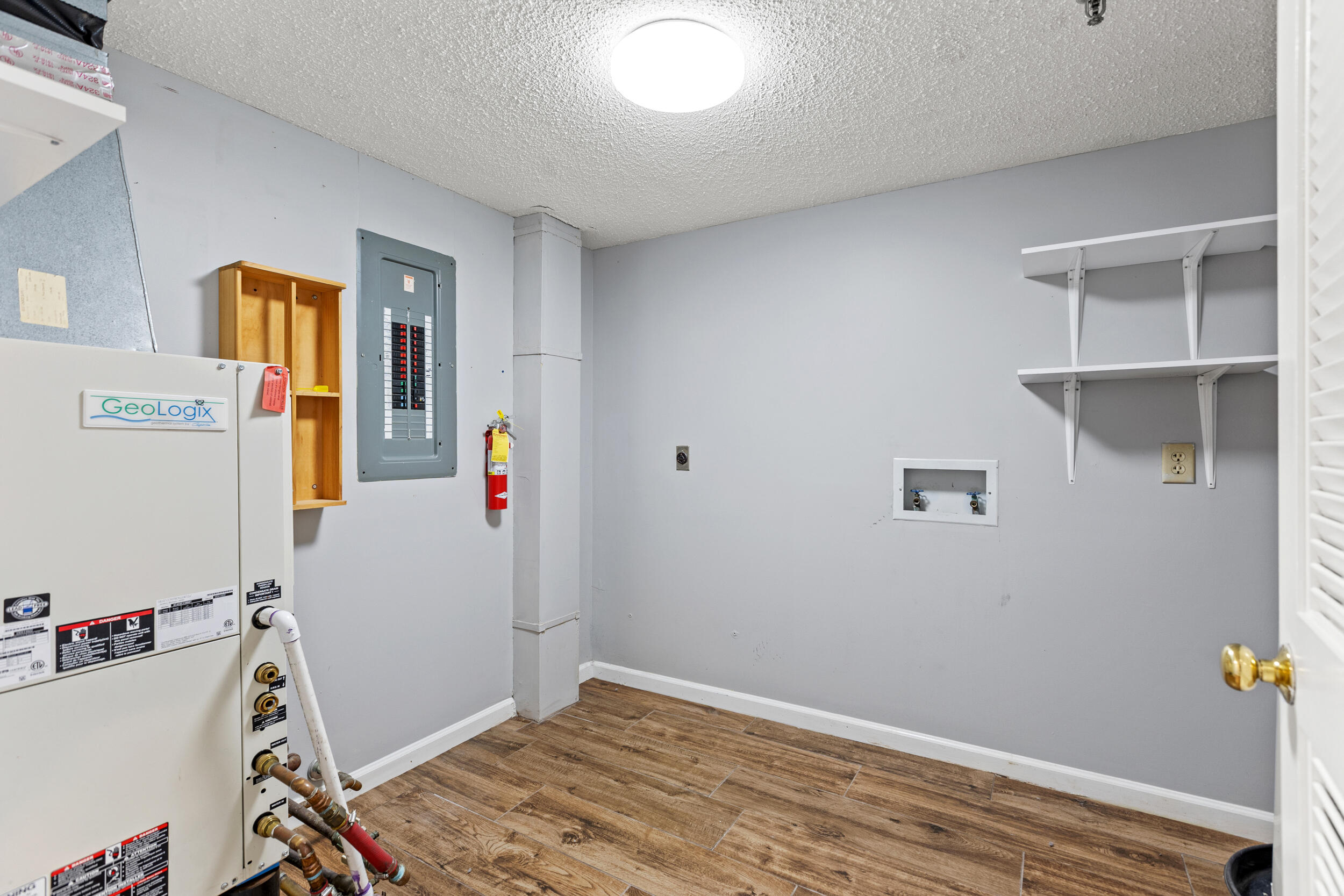 355 South Broadway, 204