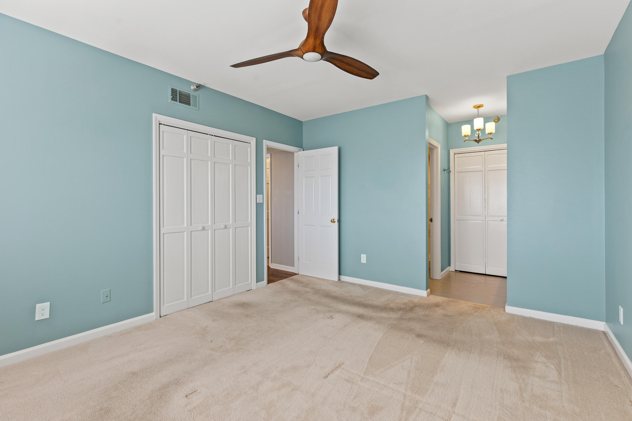 355 South Broadway, 204