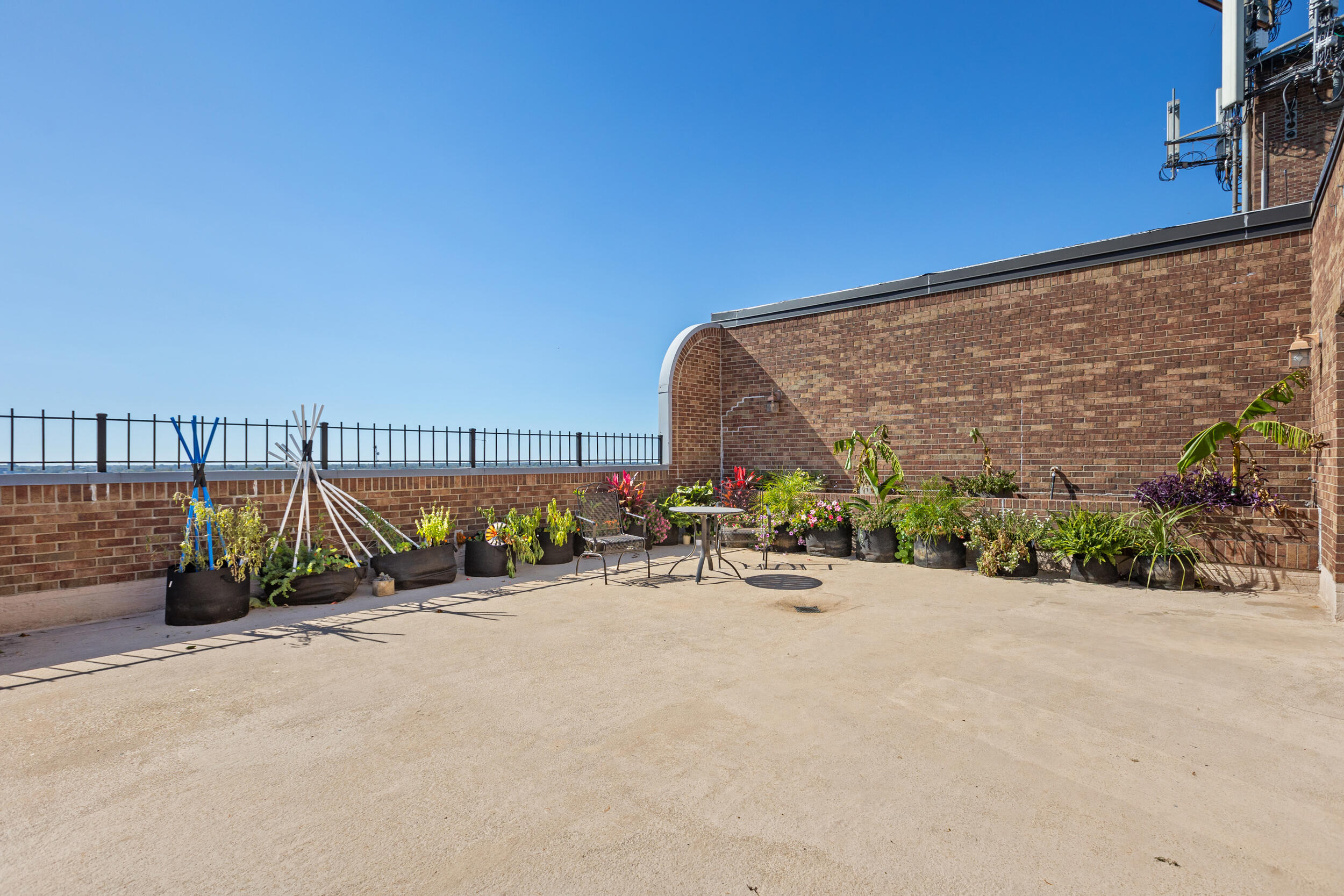 355 South Broadway, 204