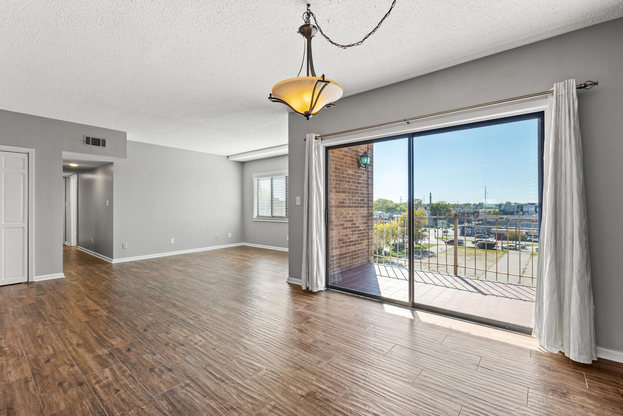 355 South Broadway, 204