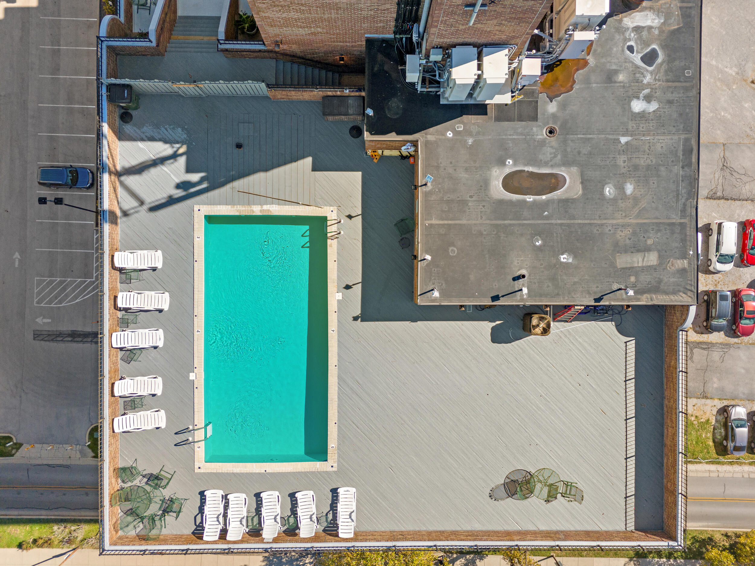 355 South Broadway, 204