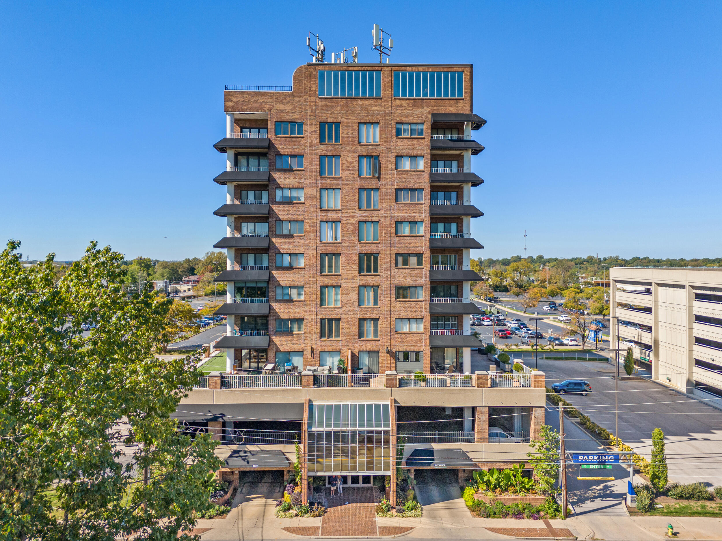 355 South Broadway, 204