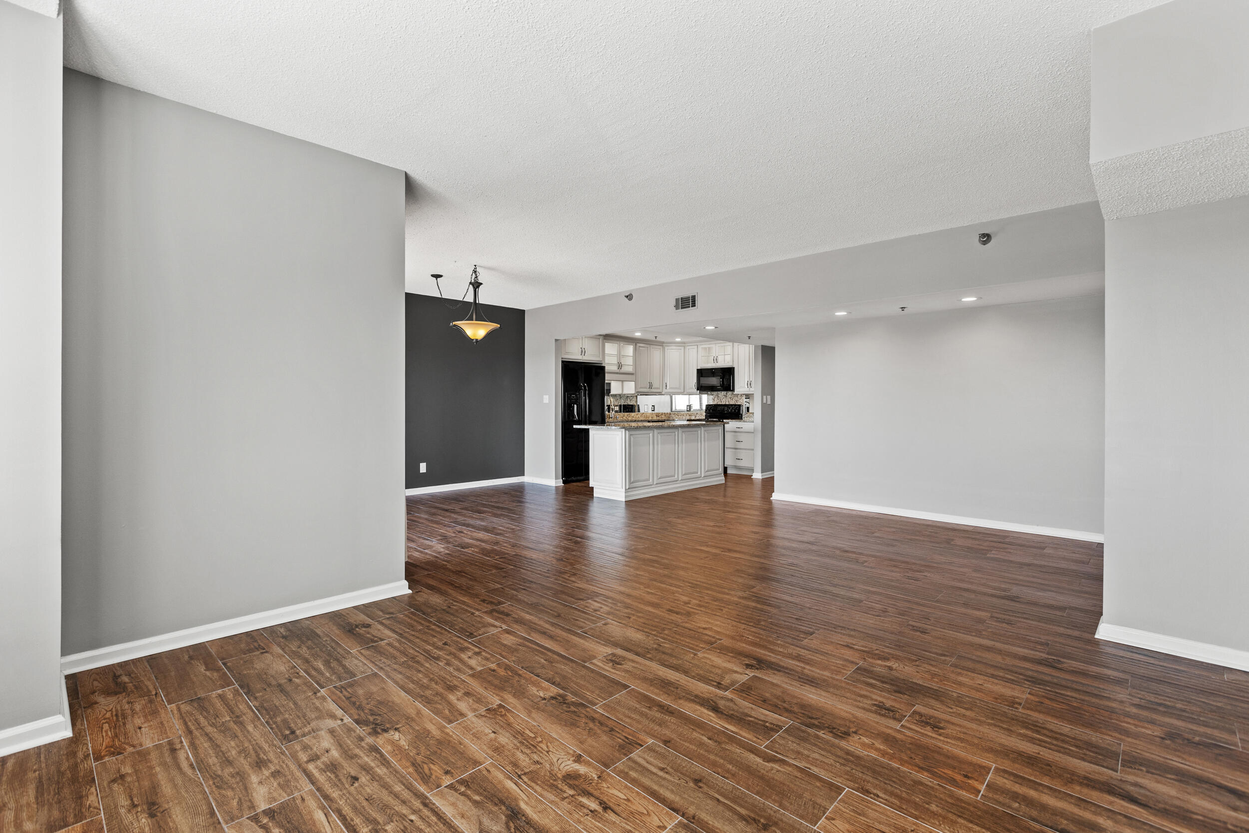 355 South Broadway, 204