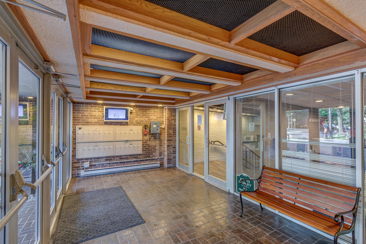 355 South Broadway, 204