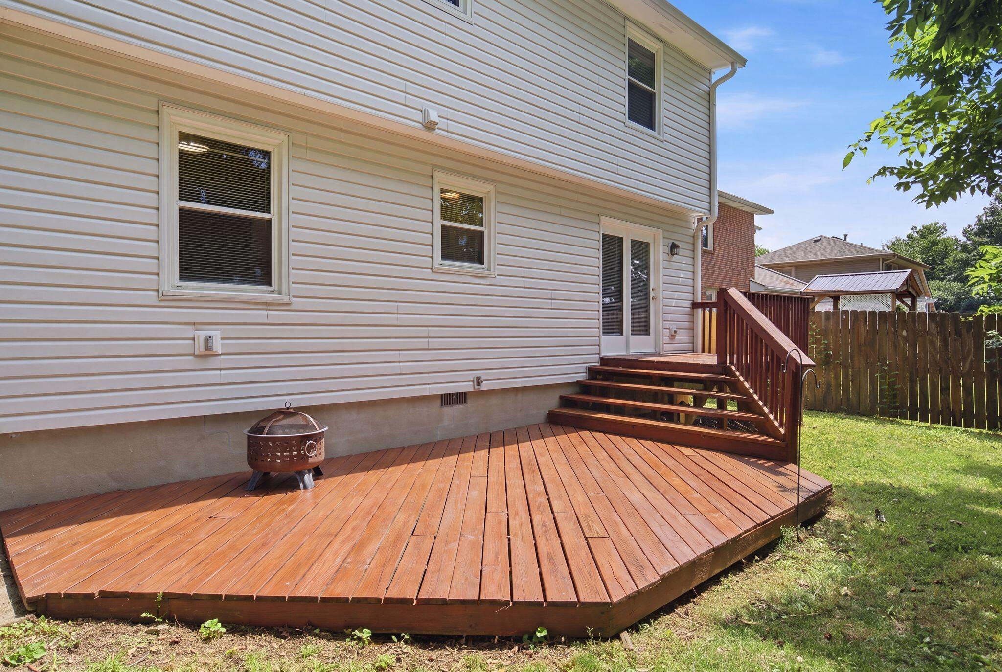 1708 Oak Pl Court