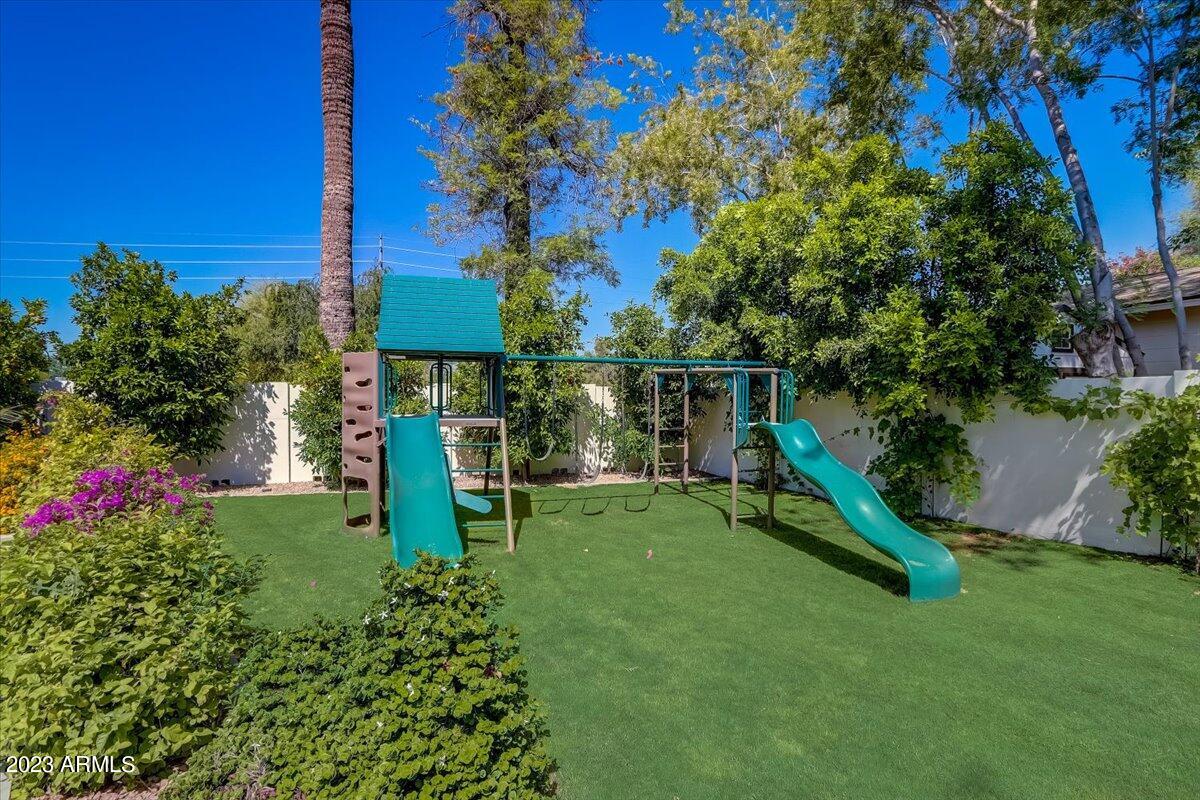 4809 E FLOWER Street