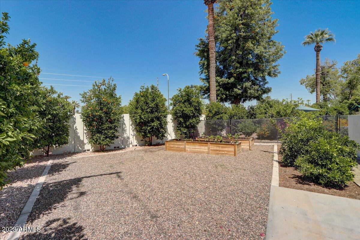 4809 E FLOWER Street