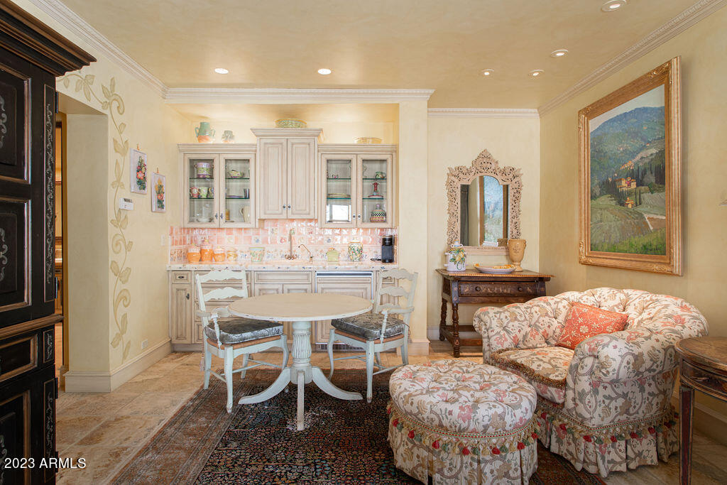 5516 E Morrison Lane
