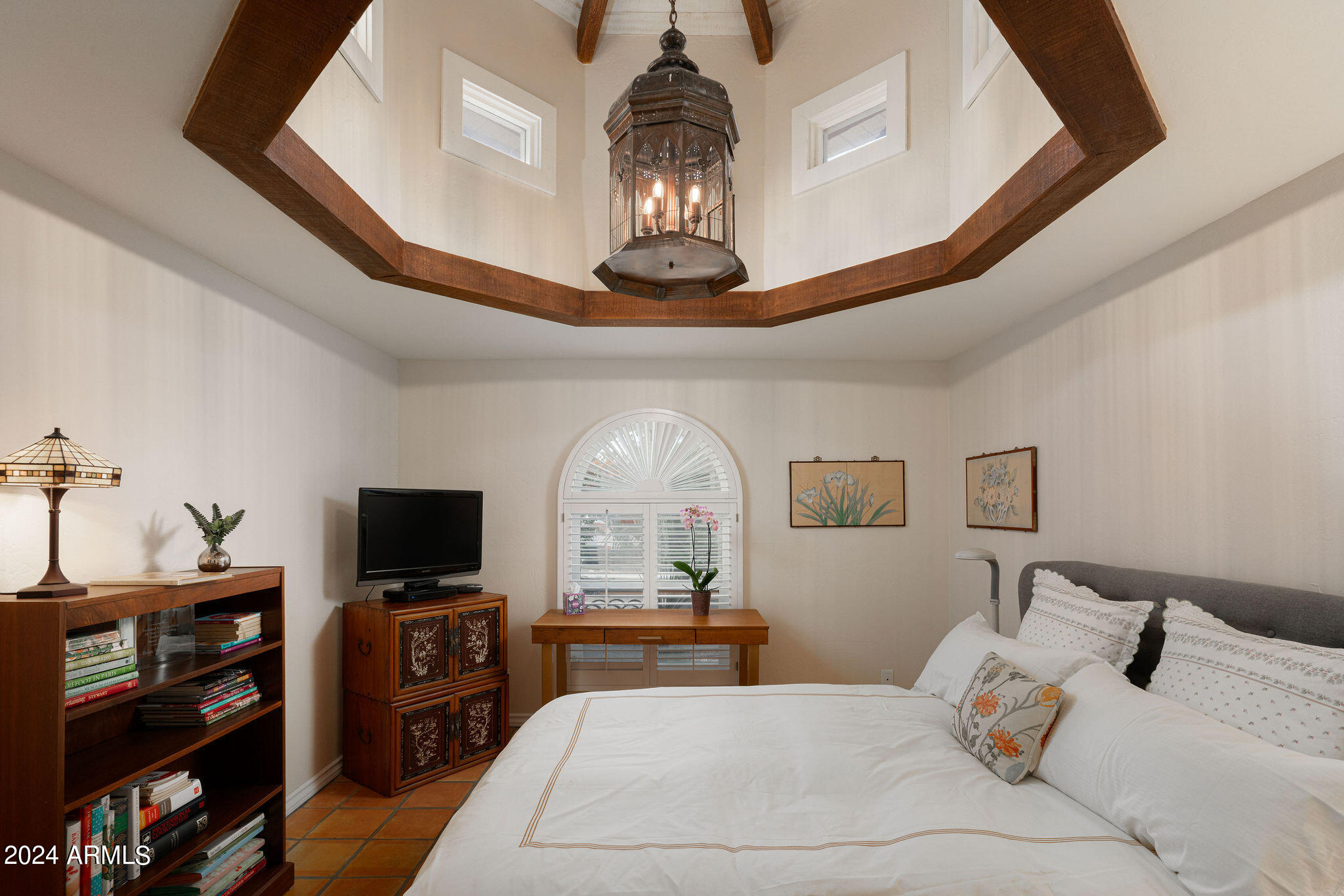 7360 E LINCOLN Drive Unit: 1