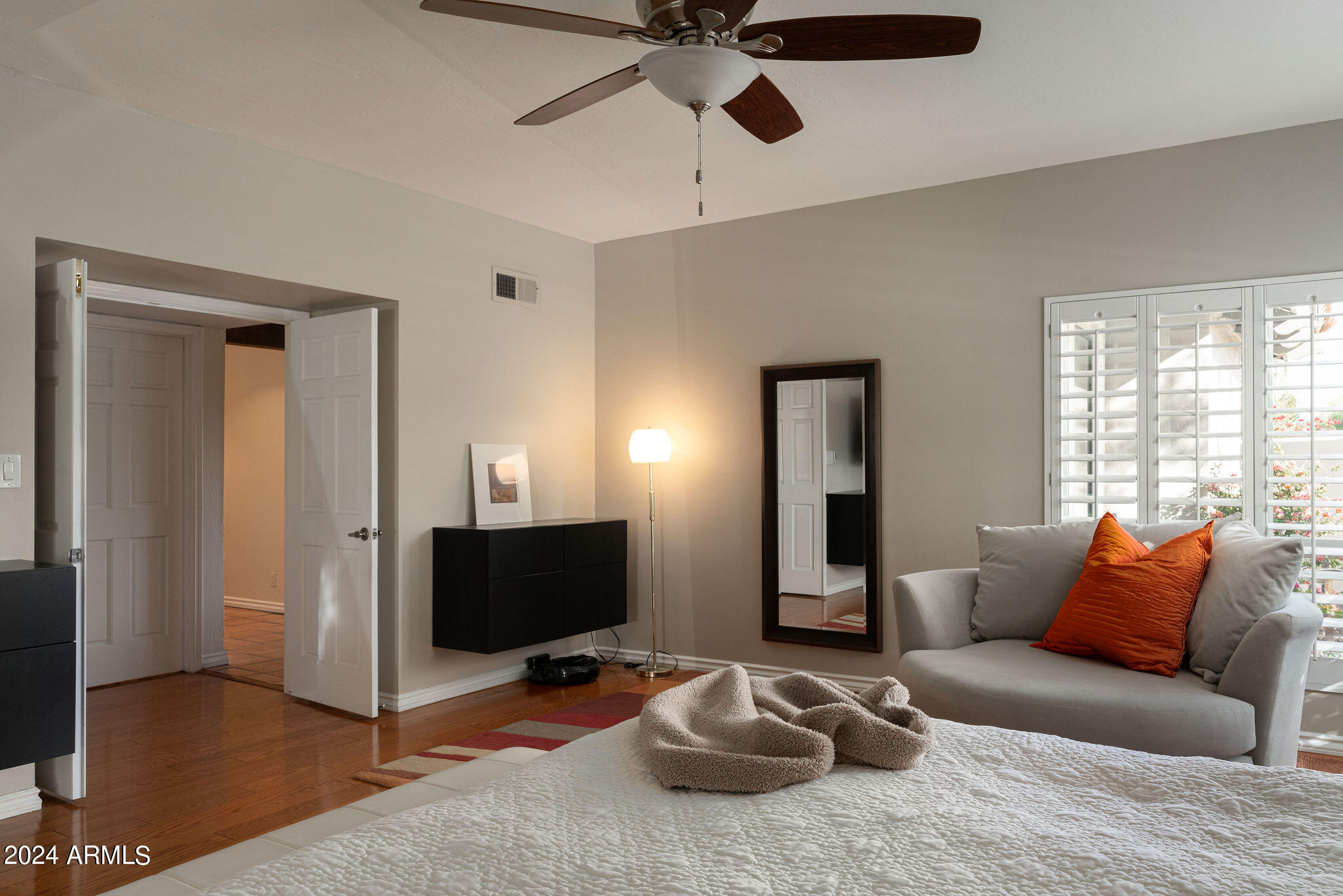 7360 E LINCOLN Drive Unit: 1