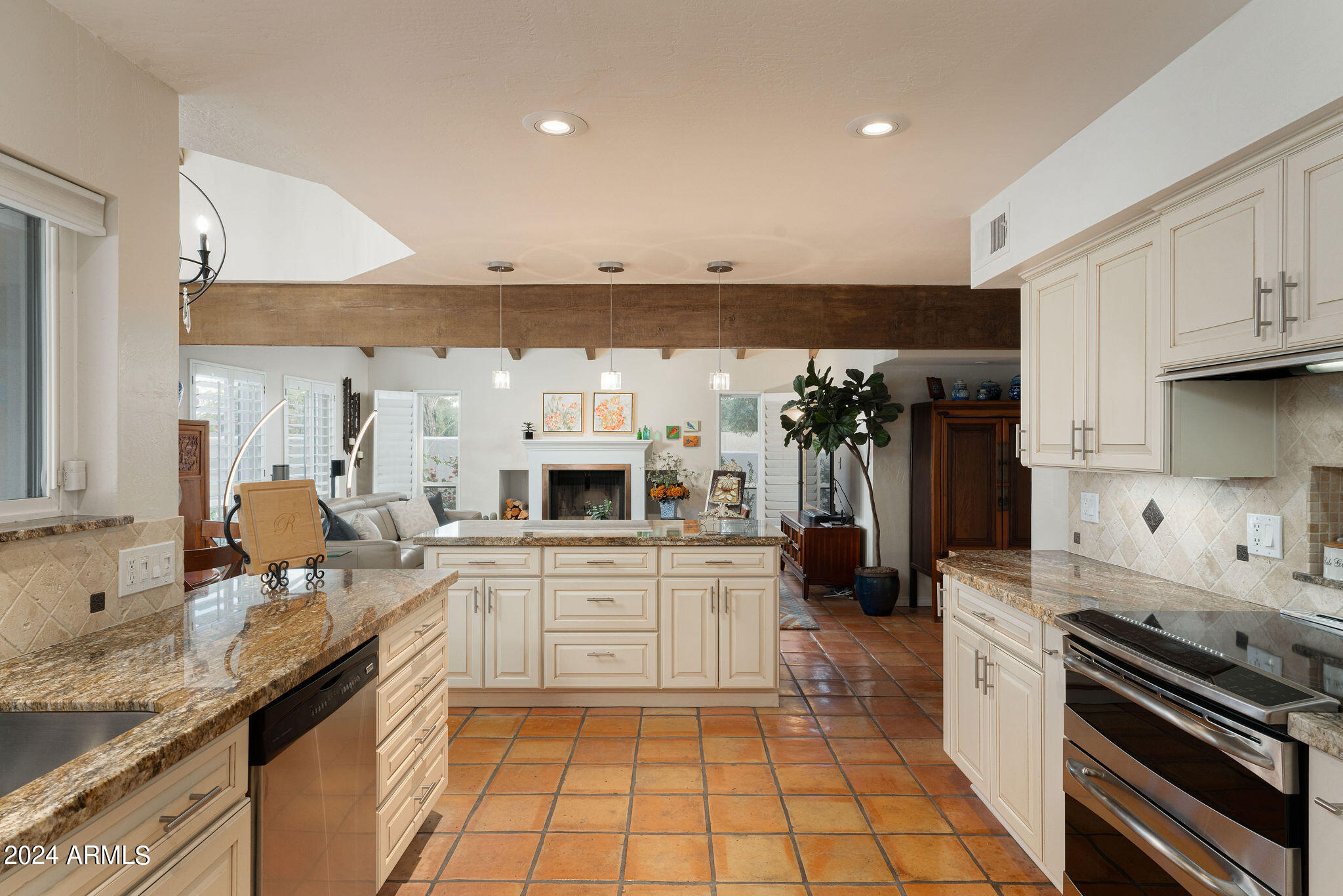 7360 E LINCOLN Drive Unit: 1