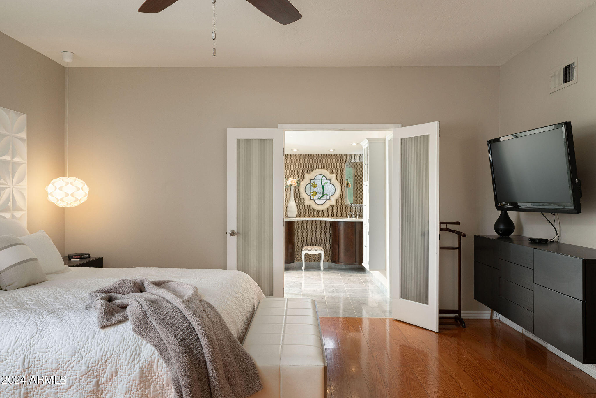 7360 E LINCOLN Drive Unit: 1