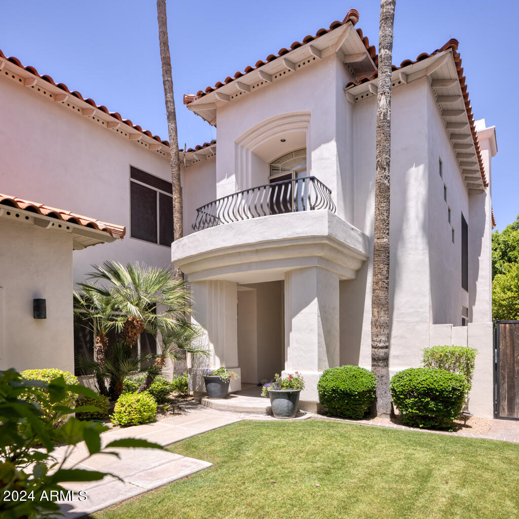7622 E CACTUS WREN Road