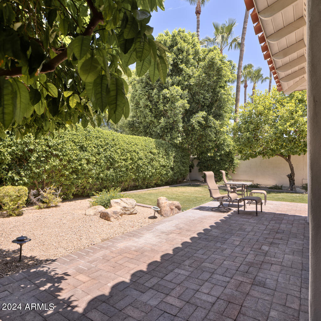7622 E CACTUS WREN Road