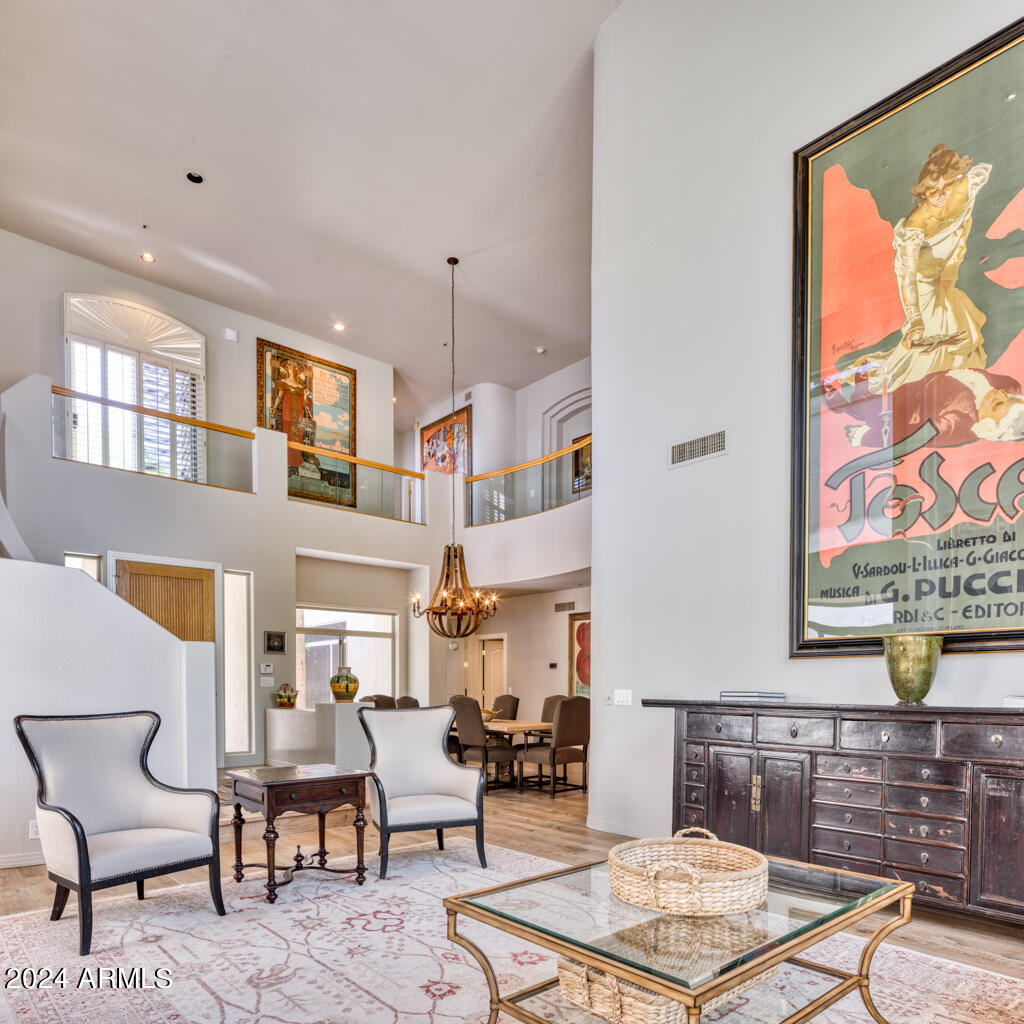 7622 E CACTUS WREN Road