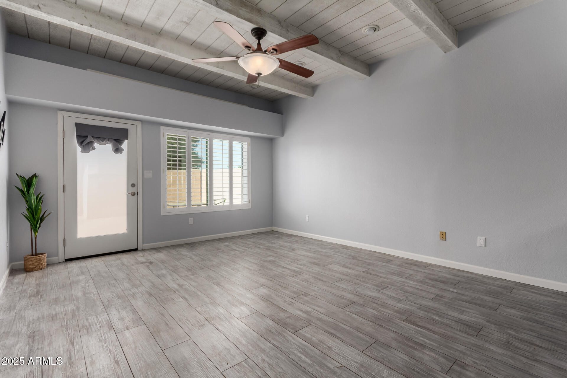 1920 E MARYLAND Avenue # 26