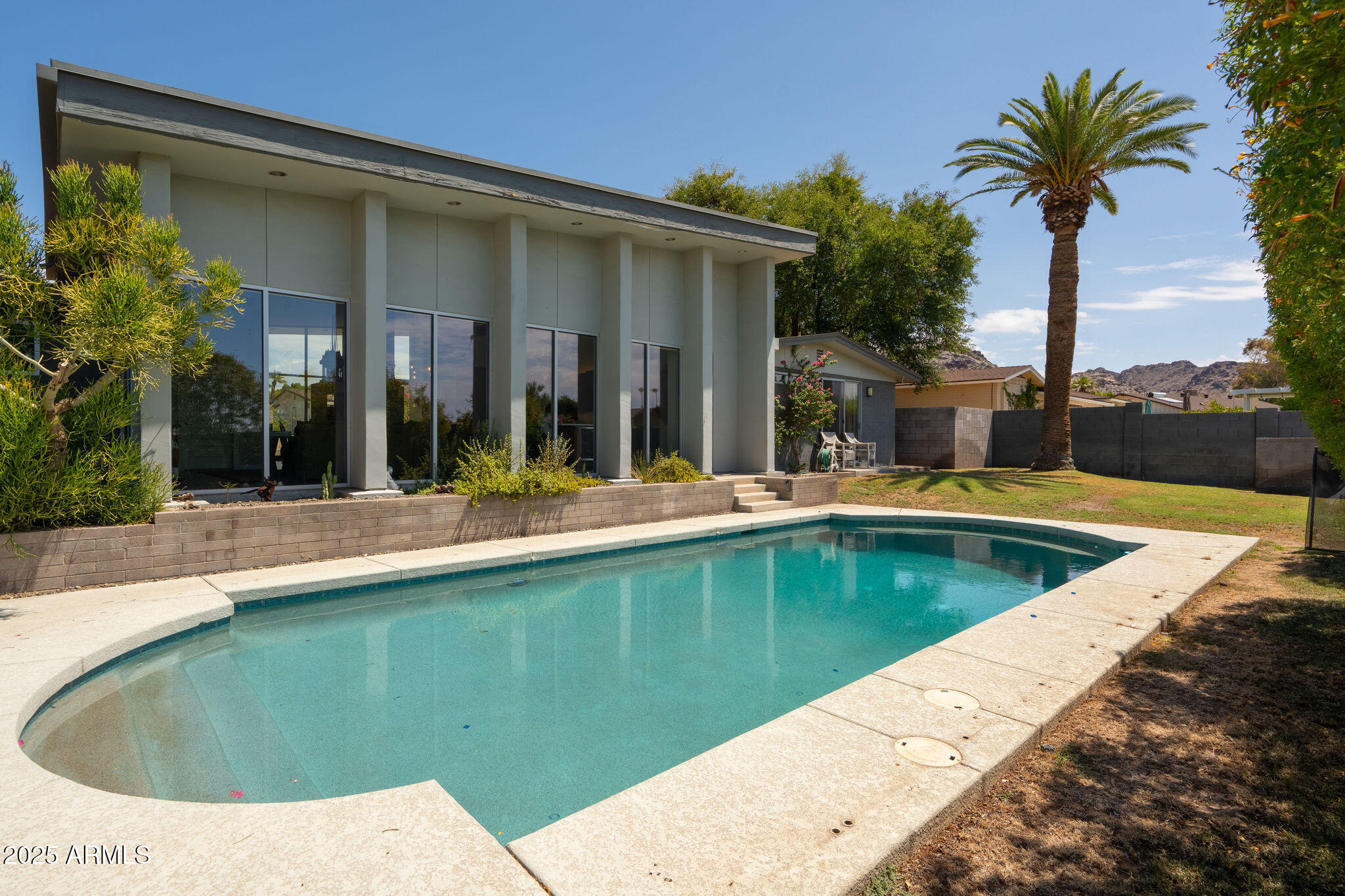 1925 E LAMAR Road