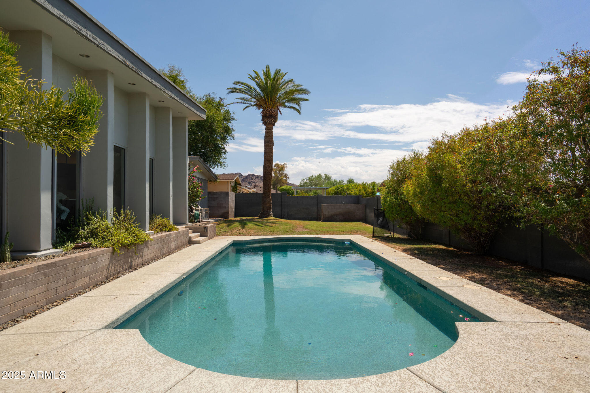 1925 E LAMAR Road