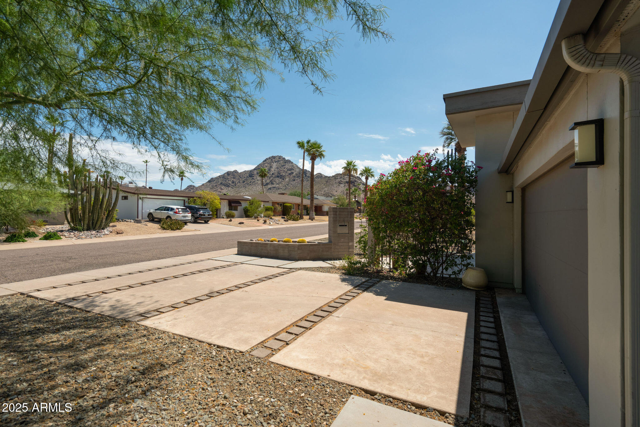 1925 E LAMAR Road