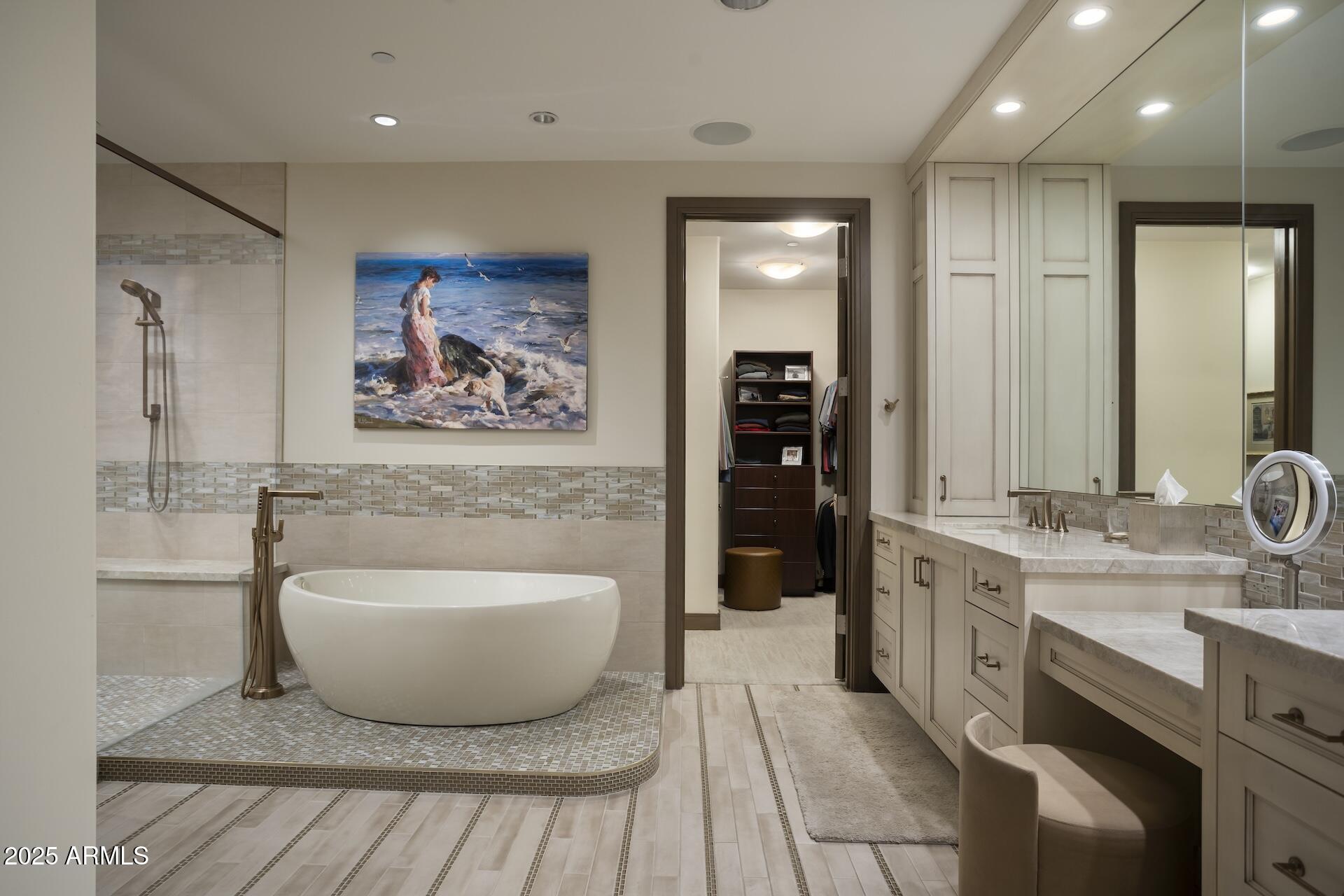 2211 E CAMELBACK Road, 1203