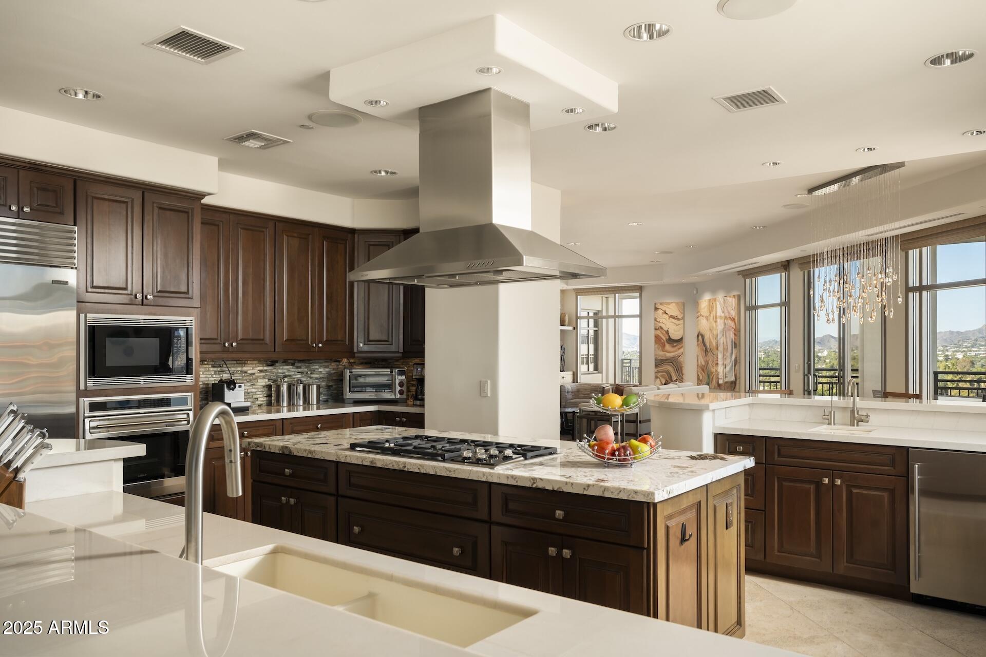 2211 E CAMELBACK Road, 1203