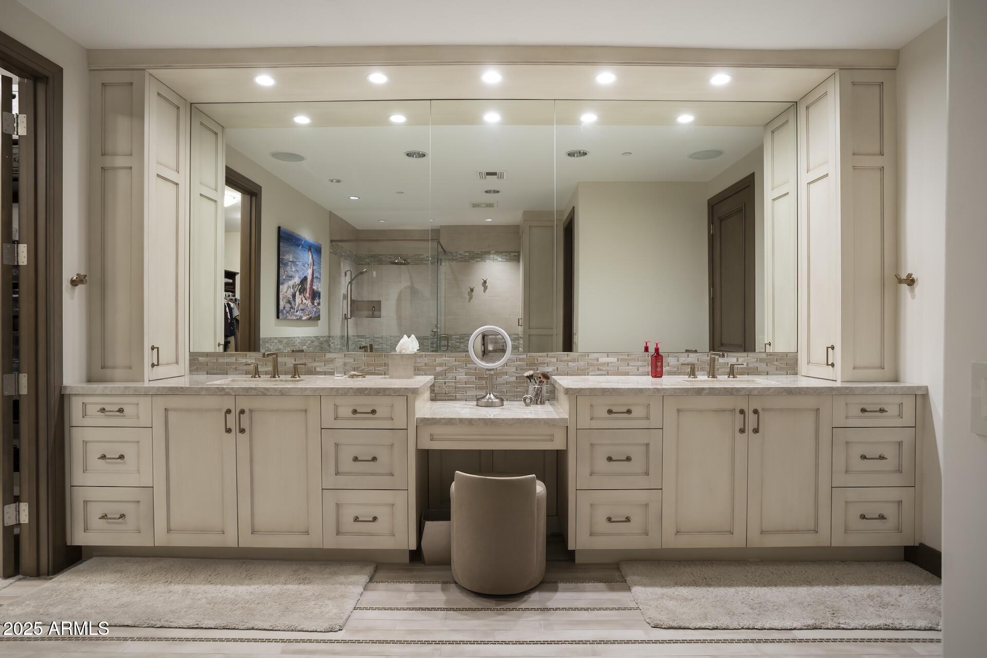 2211 E CAMELBACK Road, 1203