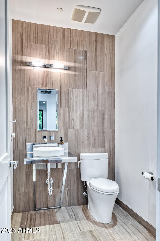 5434 E Lincoln Drive 50