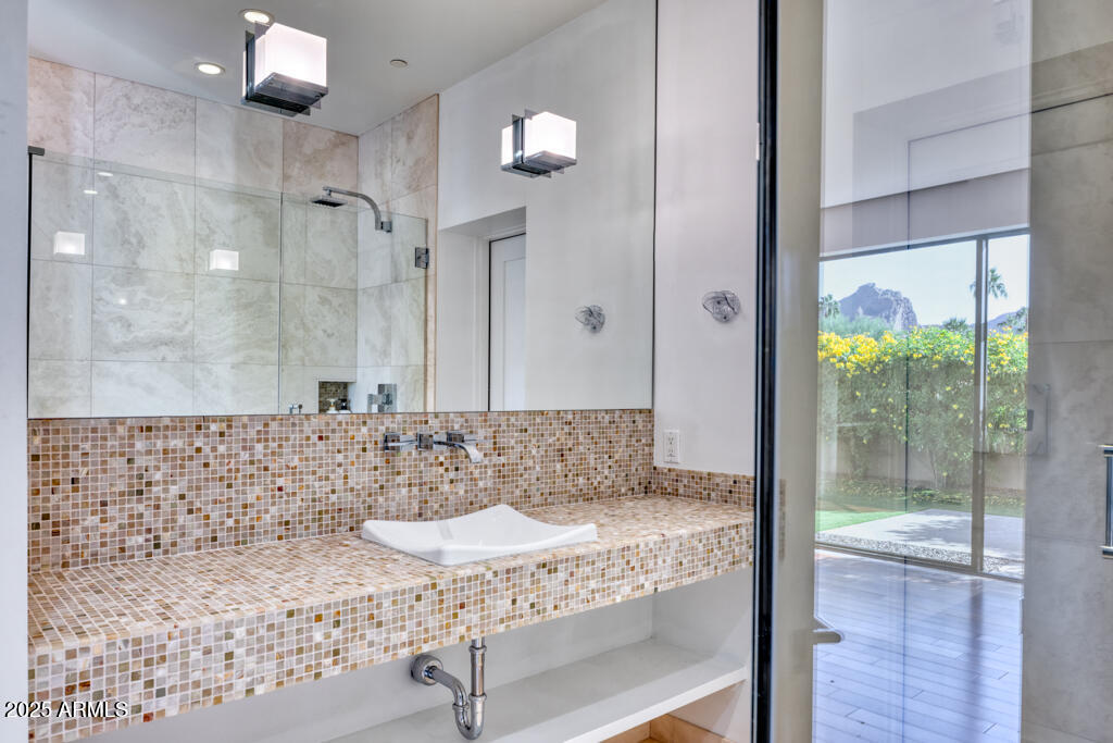 5434 E Lincoln Drive 50