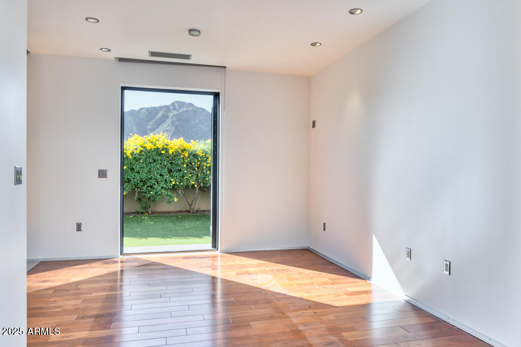 5434 E Lincoln Drive 50