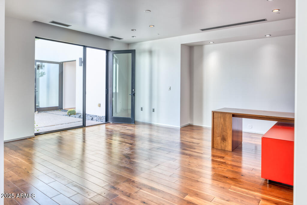 5434 E Lincoln Drive 50