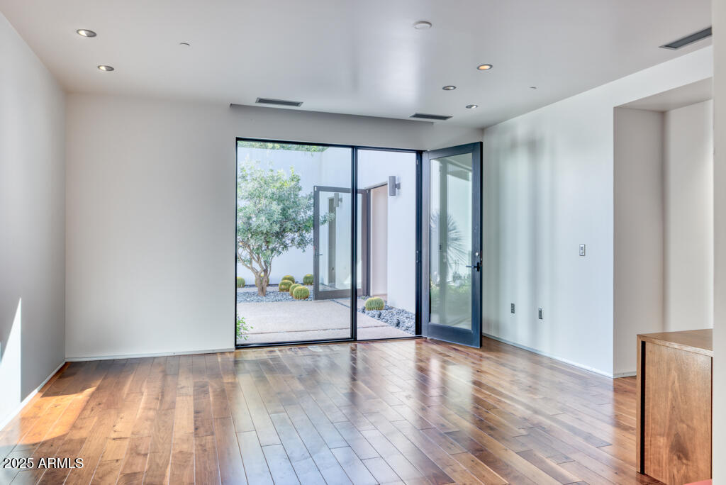 5434 E Lincoln Drive 50