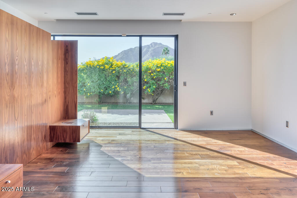 5434 E Lincoln Drive 50