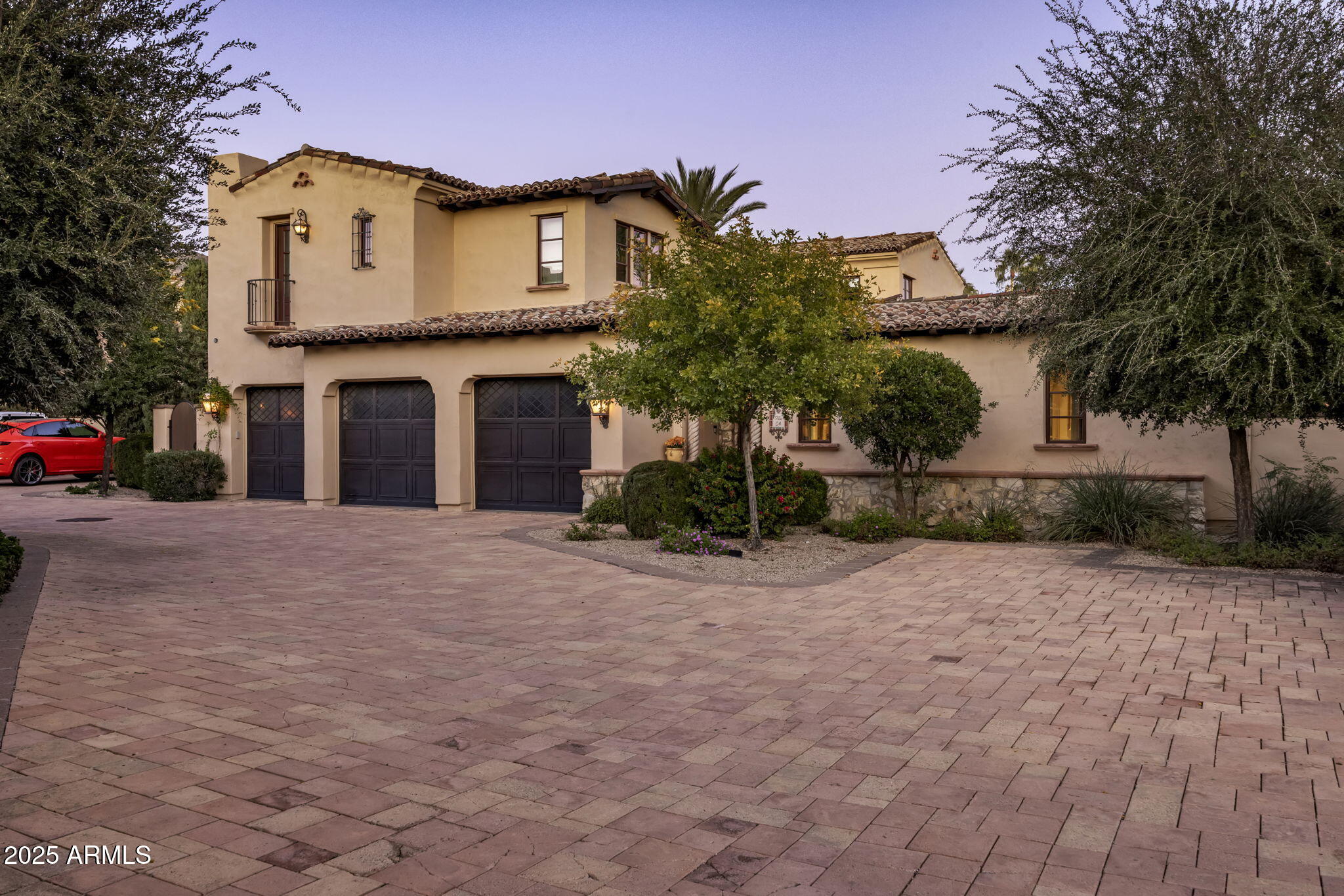 4949 E LINCOLN Drive 4