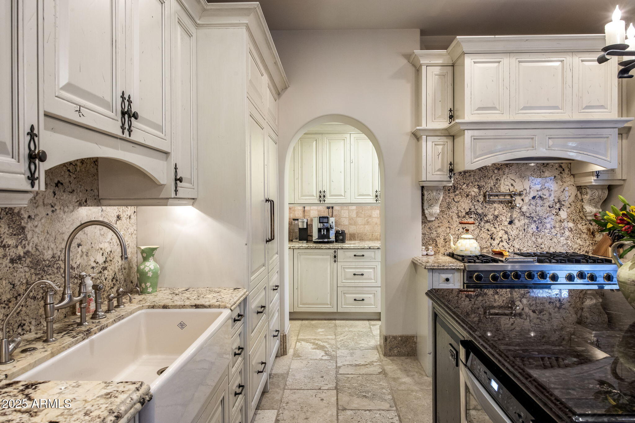 4949 E LINCOLN Drive 4