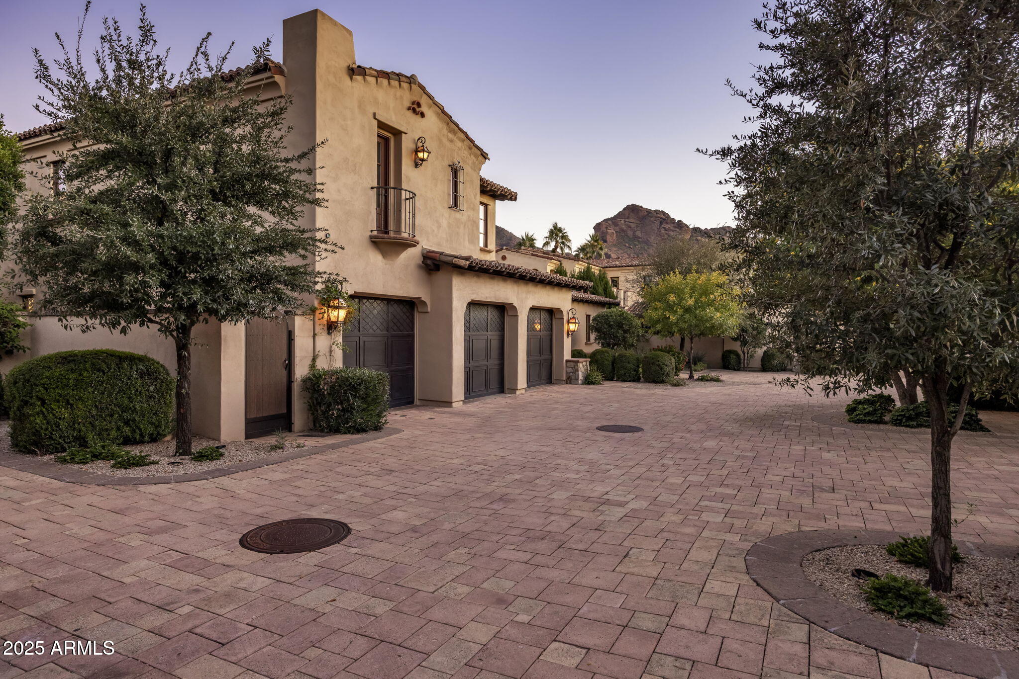 4949 E LINCOLN Drive 4